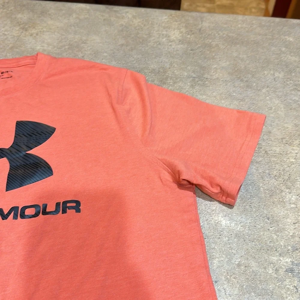 Men’s under Armour T-shirt, size medium